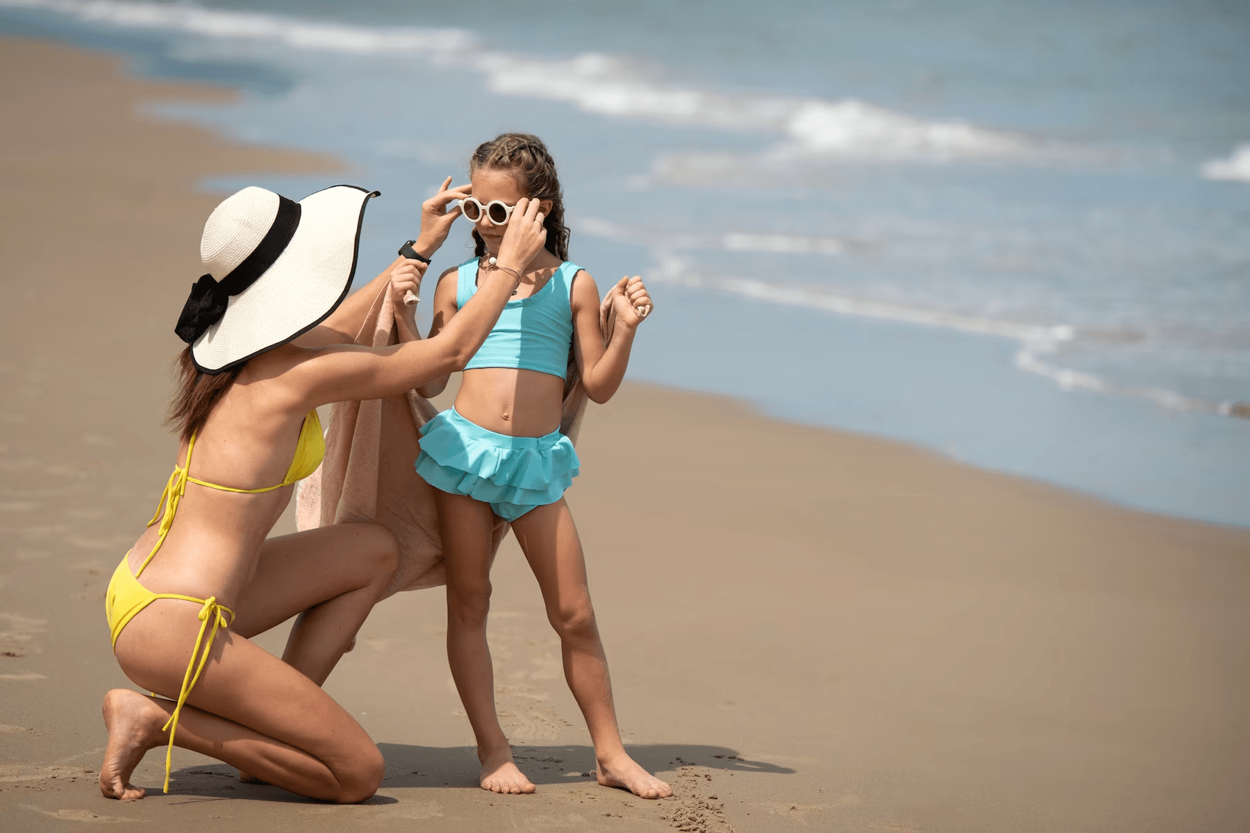 mama et fille plage