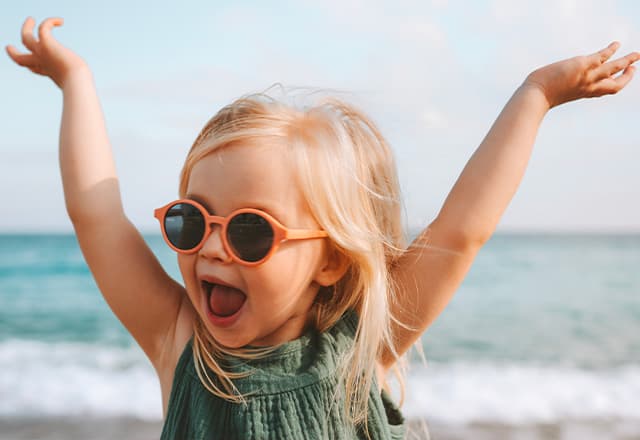 Cover image for Lunettes de soleil pour les enfants : pourquoi sont-elles essentielles et comment les choisir ?